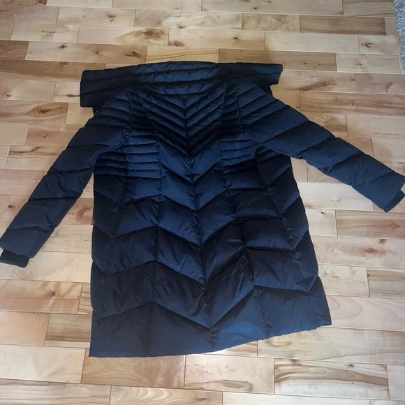 Guess winter jacket - Picture 3 of 4